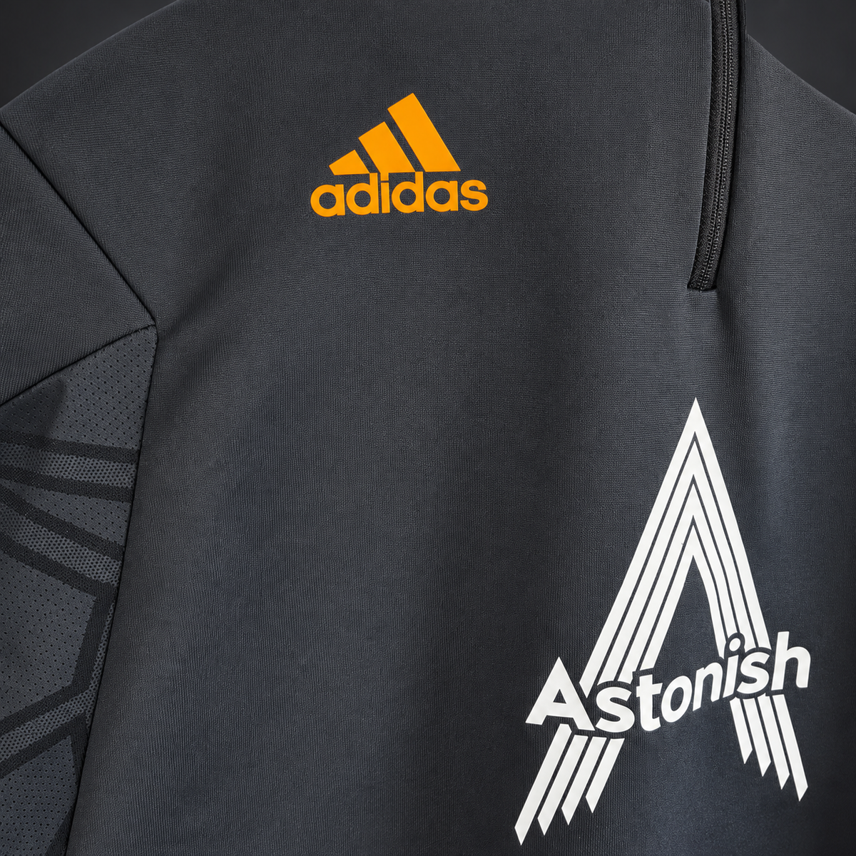 Leeds United Adidas Training Quarter Zip Top 2022/23 – Astonish Sponsor – Size Medium - Shep's Retro